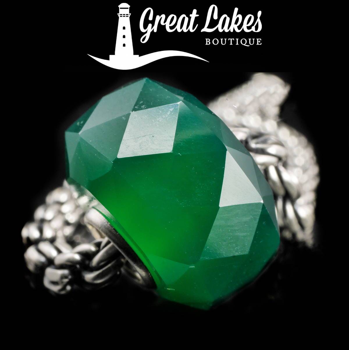 Gemology - Green Chalcedony