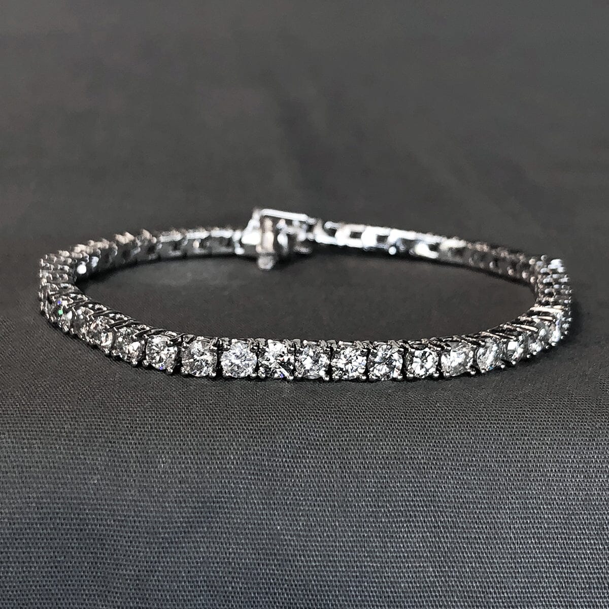 Great Lakes Boutique 14 k White Gold Diamond Tennis Bracelet (7.36 Carat)