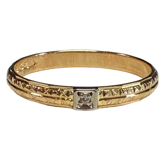 18k Gold Ring with Diamond Chip