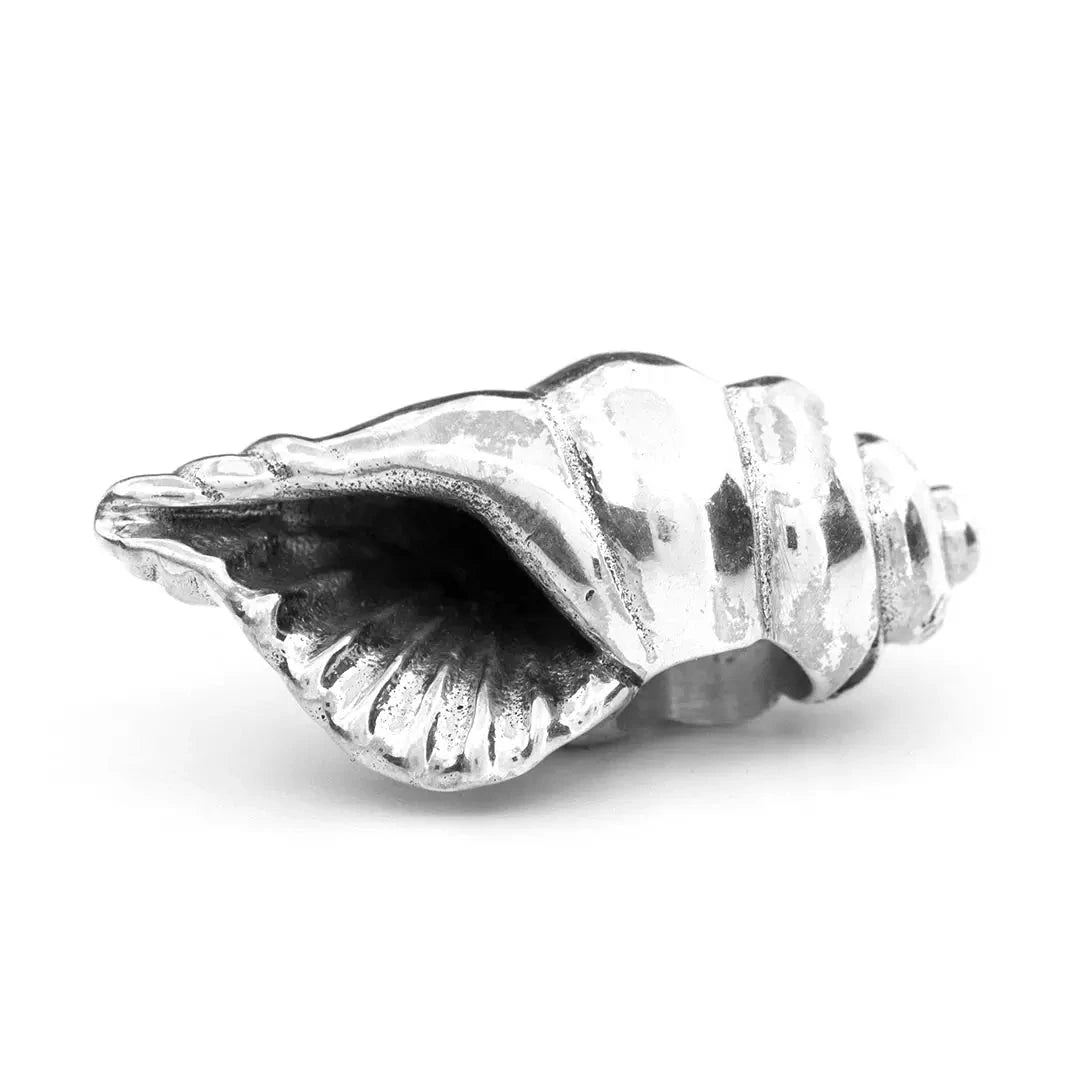 Great Lakes Boutique Preloved Black Raven Beads Conch Shell