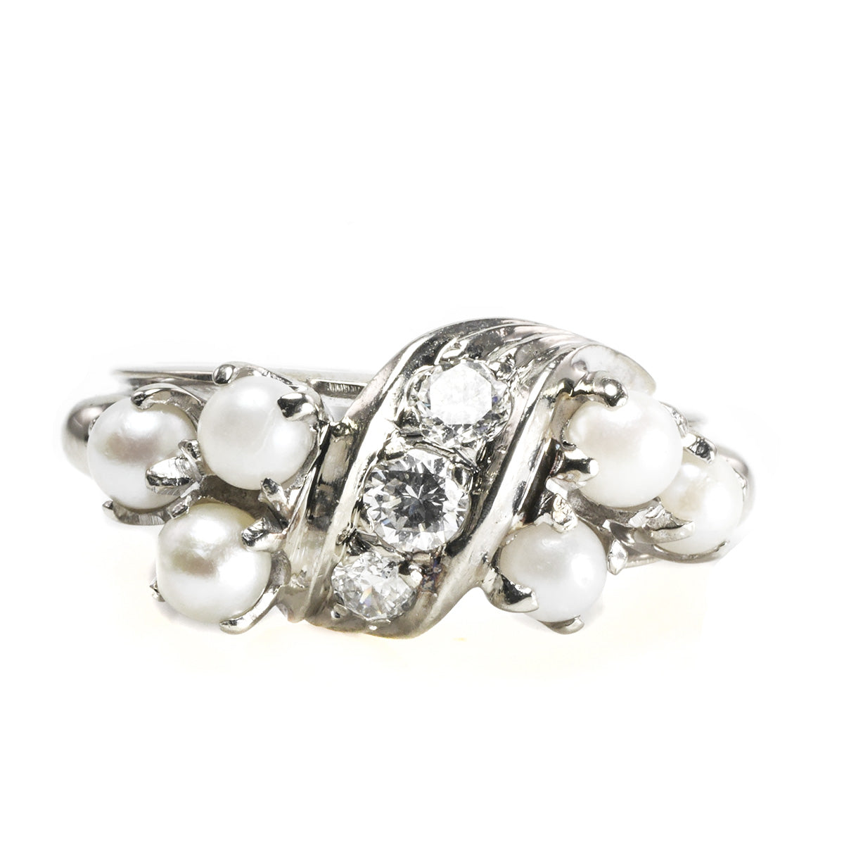 Great Lakes Boutique 14 k White Gold Pearl and Diamond Ring