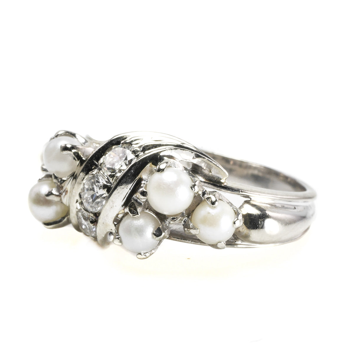 Great Lakes Boutique 14 k White Gold Pearl and Diamond Ring