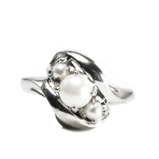 10 k White Gold Pearl Ring