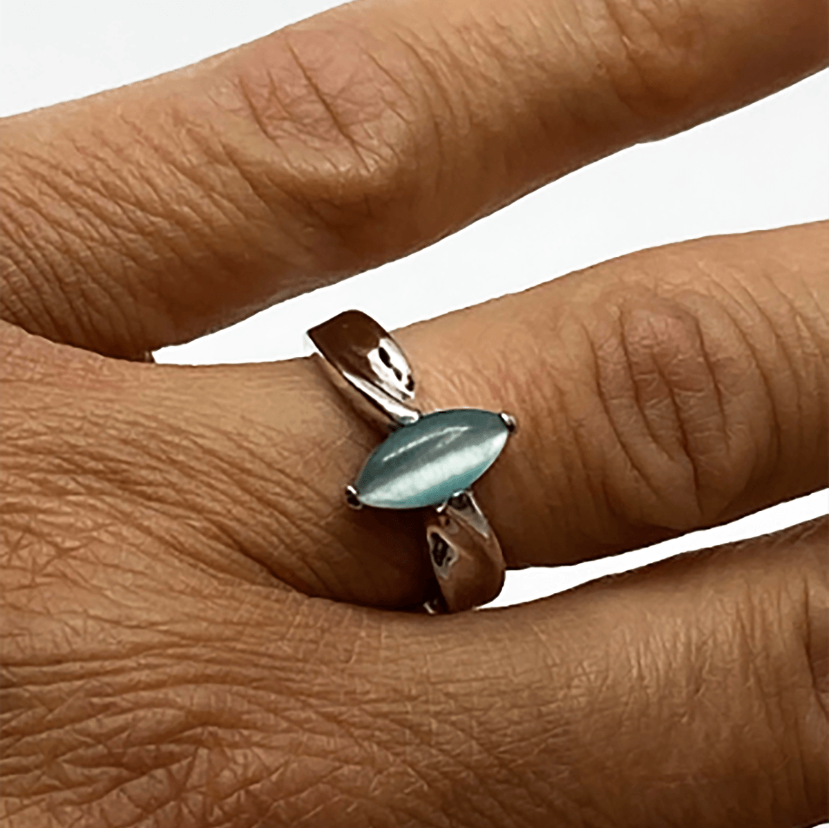 Blue cats eye stone ring deals